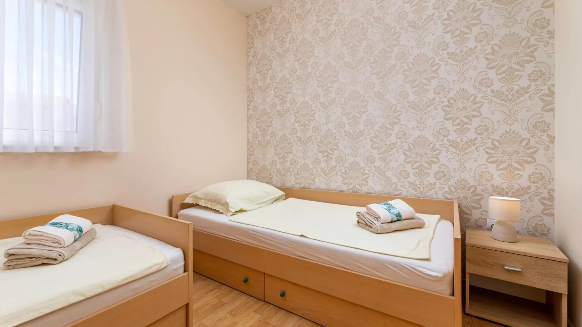 Apartments Darjana Malinska 0*,